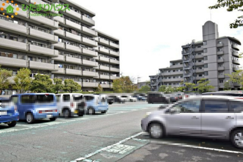 ワコーレ・ロイヤルガーデン・北本B棟の駐車場