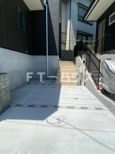 花見川区花園町戸建の駐車場