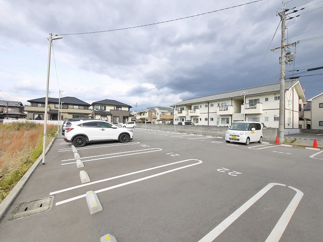 シャーメゾン　レジデンス松本の駐車場|駐車場に車を止められます