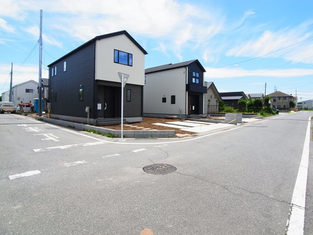 新築　高崎市新町41期　5号棟の前面道路含む現地写真|西側接道幅員約7.1ｍ