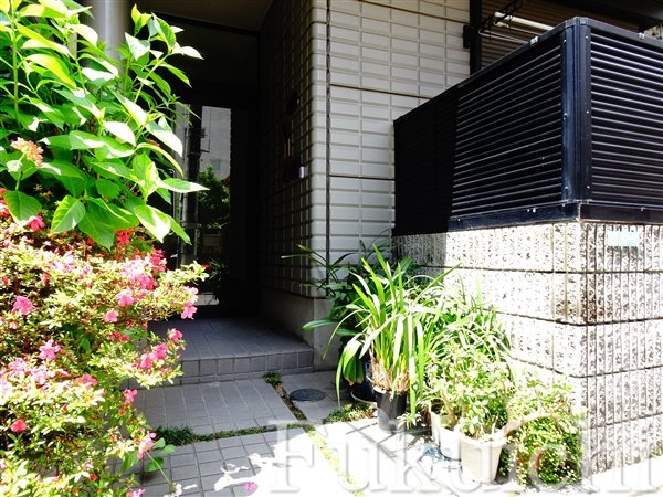 アデッソ学芸大のエントランス