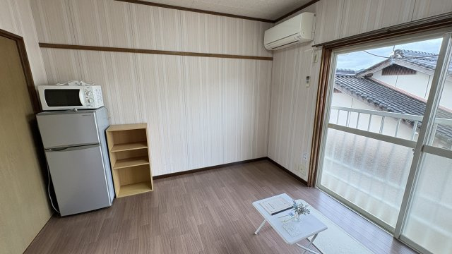 LUNA FIOREの洋室|南西向きの掃き出し窓で日当たりのいいお部屋です。