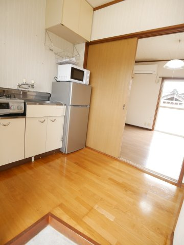 LUNA FIOREの玄関|玄関を入るとすぐキッチンです。