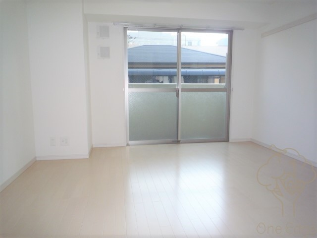ソレイユ中崎の居間・リビング