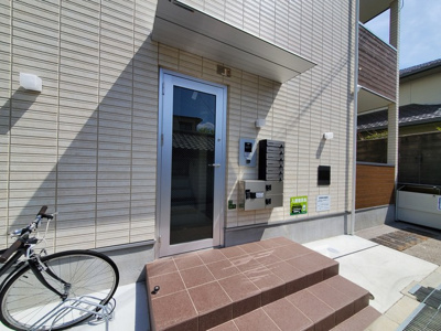 【エントランス】 | Ball Park Terrace 下新庄 | 日当たりの良い明るいエントランスです。