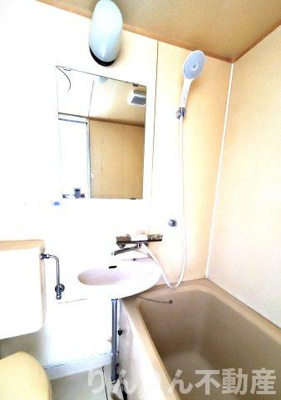 【洗面所】 | ハイツ万代5 | 広い洗面スペース