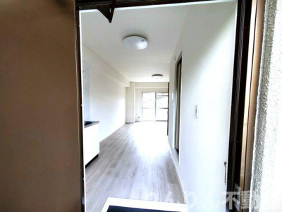 【居間・リビング】 | ハイツ万代5 | こちらのリビングで趣味の時間をお楽しみください