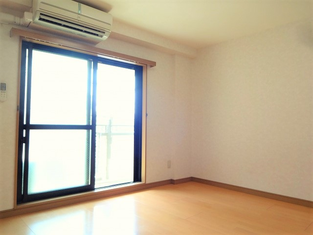 イッセイビルの居間・リビング