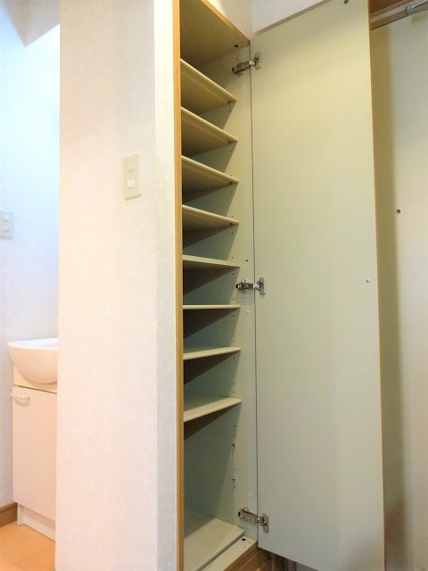 イッセイビルの玄関