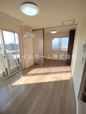 【居間・リビング】 | Ｌａ　Ｔouｒ | 別部屋写真です。