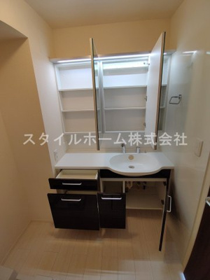 【洗面所】 | Ｌａ　Ｔouｒ | 別部屋写真です。