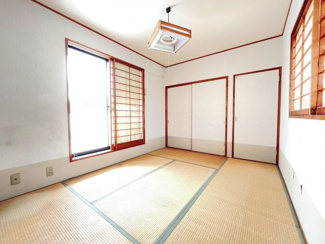 【和室】 | 下新田　中古戸建て | ■2F和室6帖／バルコニーからの日当たりも良く、収納豊富なお部屋です！