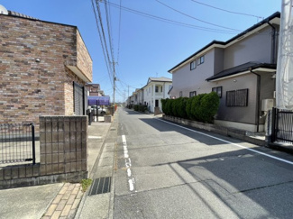 【前面道路含む現地写真】 | 下新田　中古戸建て | ■前面道路も広く閑静な住宅街の一画です！