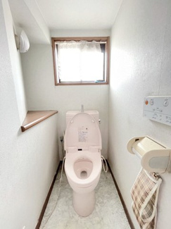 【トイレ】 | 下新田　中古戸建て | ■1F明るくきれいなトイレです！
