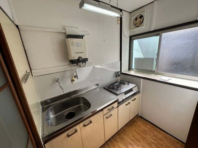 一戸建　山科区大塚南溝町のキッチン|窓がある明るいキッチン