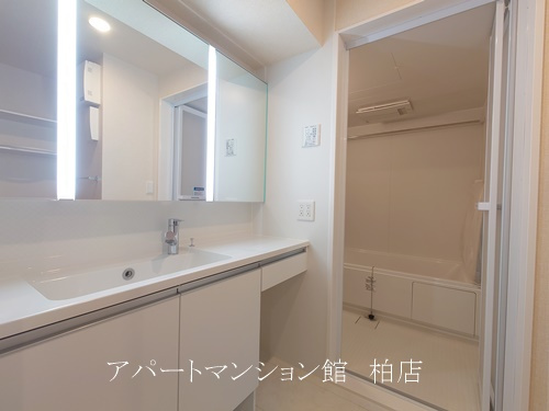 Ferro　Palazzo　B棟の独立洗面台