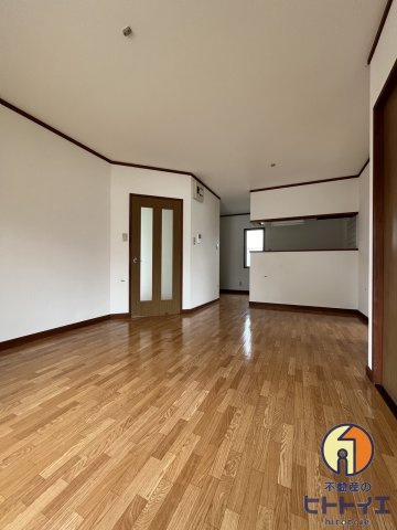 レジデンス陽明　C棟の居間・リビング|こちらのリビングで趣味の時間をお楽しみください