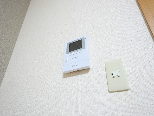ピノヴェルデのセキュリティ|モニター付きインターホンです