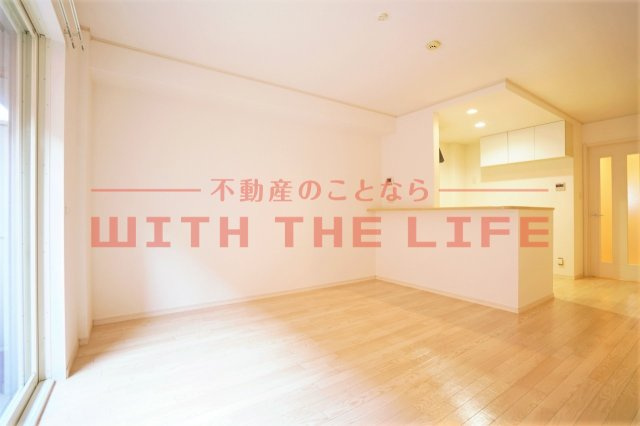 アセット【10,000円キャッシュバック対象物件】の居間・リビング|ゆったり過ごせる居間です