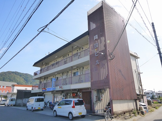 岡田ビルの外観
