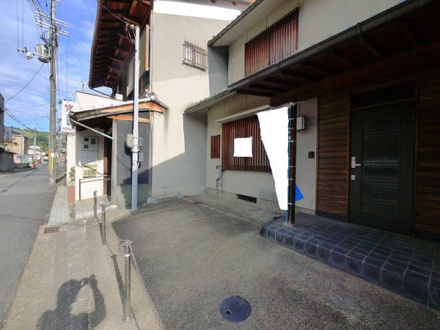奈良市南半田西町貸家の駐車場