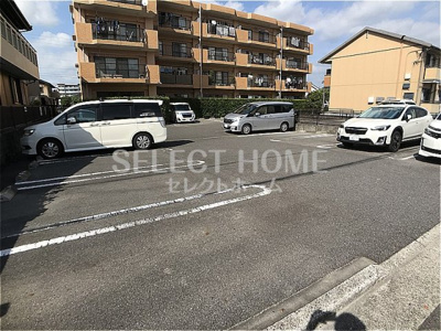 【駐車場】 | レジデンスボナール | 駐車場があるので、車を買う予定の方も安心です