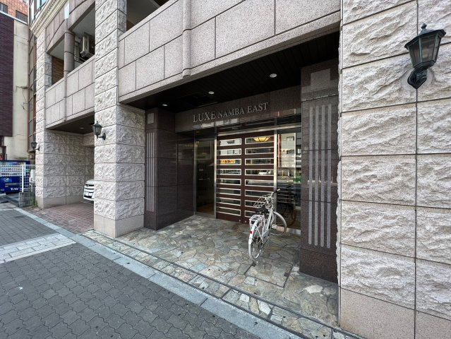 LUXE難波EASTのエントランス