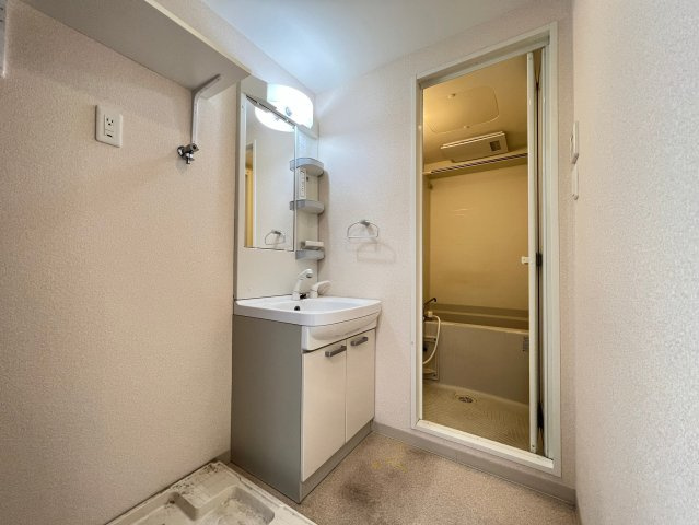 LUXE難波EASTの洗面所