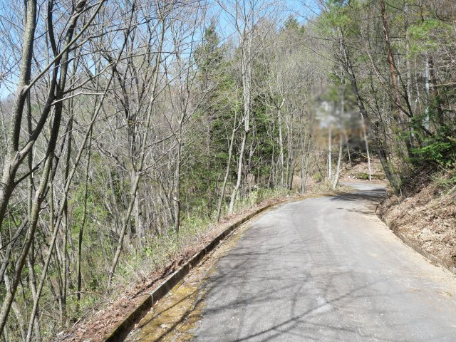 オリンポス三岳③の前面道路含む現地写真
