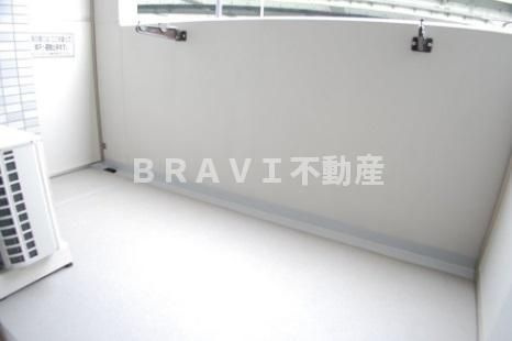 エスリード大阪城公園　BRAVI不動産のバルコニー|【エスリード大阪城公園】落ち着いた時間を過ごせるバルコニーです