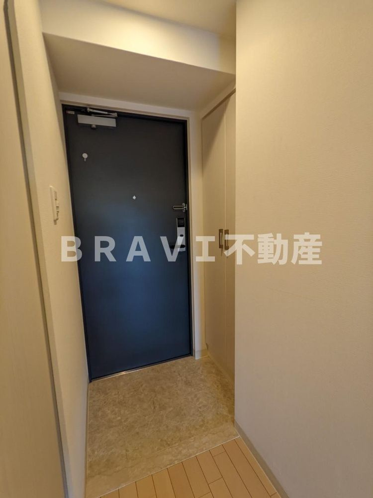 エスリード大阪城公園　BRAVI不動産の玄関|【エスリード大阪城公園】ゆったりとした玄関です