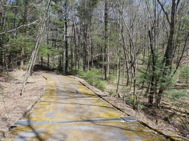 オリンポス三岳⑤の前面道路含む現地写真