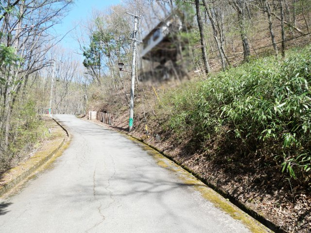 オリンポス三岳⑥の前面道路含む現地写真