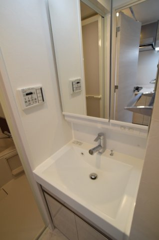 大阪市北区長柄中３丁目の賃貸マンションの洗面所