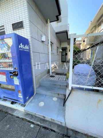 立花マンションのエントランス