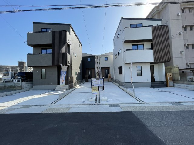 名東区牧の原　全4棟　＜仲介手数料無料＞牧の原小・牧の池中　新築一戸建ての外観|撮影
社長の村田です！
自らプレイヤーとして営業しています
長年の経験と実績から皆様により良いマイホーム購入のご提案をいたします。
住宅ローンの不安や購入後の不安等何でもご相談ください。