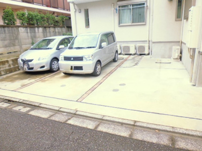 ★敷地内駐車場★（空き状況・使用料等詳細はご確認下さい）