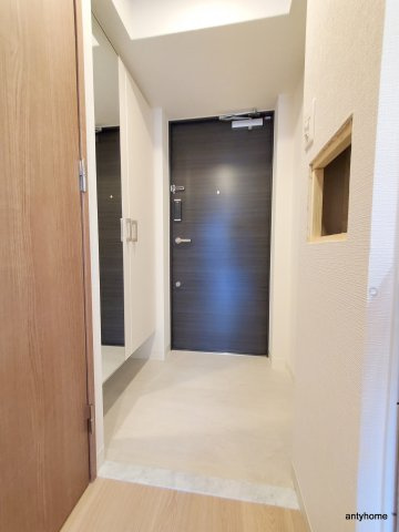 エスリード大阪ラ・リュール　仲介手数料無料の玄関