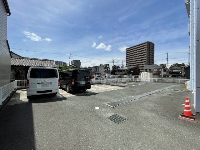 遠鉄野口町ビルの駐車場