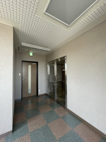 遠鉄野口町ビルの玄関