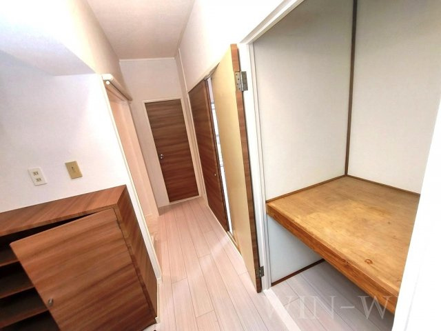 平川ガーデンハイツの玄関
