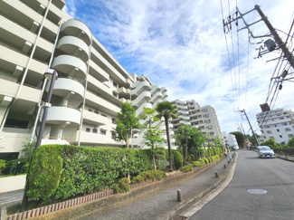 【外観】 | 総戸数158戸、1988年2月築、管理人は日勤勤務につき管理体制良好です♪
8階角部屋、南東・北東向きのため日当たり・通風・眺望良好です。