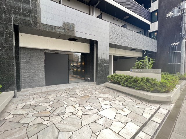 S-RESIDENCE難波大国町Deuxのエントランス