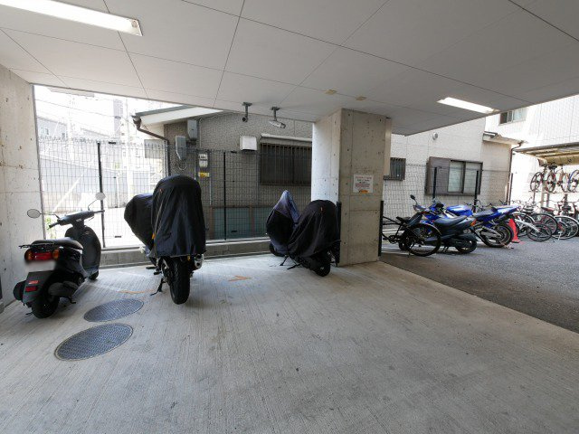 KDXレジデンス難波南の駐車場