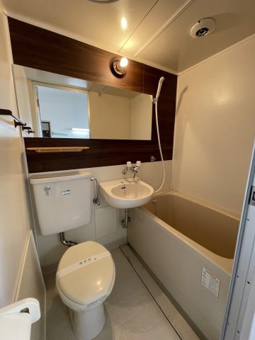 花畑駅前ビル【キャッシュバック対象物件】の浴室|シンプルで使いやすいトイレです