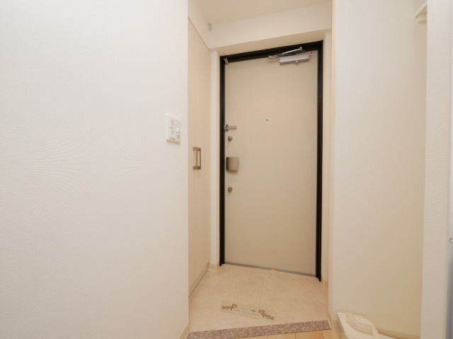 アーデンタワー本町イーストの玄関