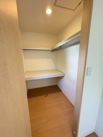 昭島市朝日町４丁目のアパートの収納