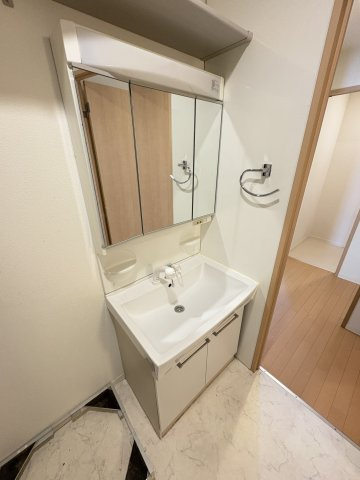 昭島市朝日町４丁目のアパートの洗面所