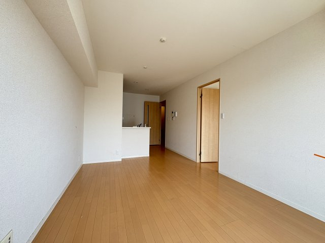 昭島市朝日町４丁目のアパートの居間・リビング