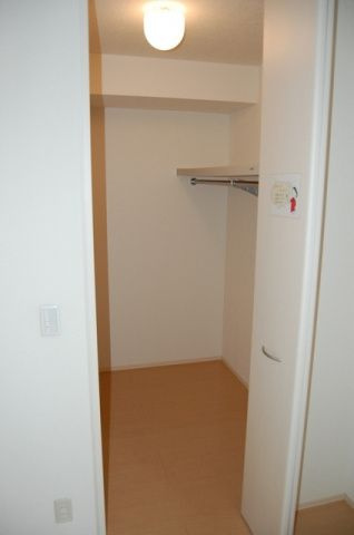 【収納】 | リビングタウン阿倉川　A | ウォークインクローゼット
※同建物同型別のお部屋